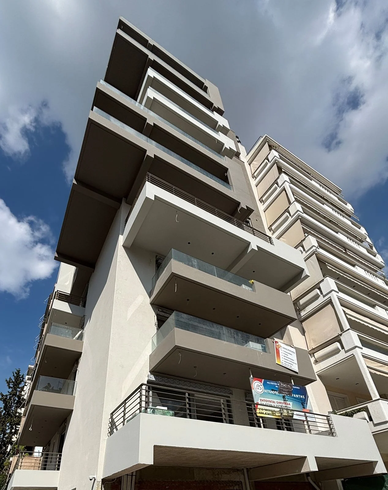 Building from street level, Palaio Faliro