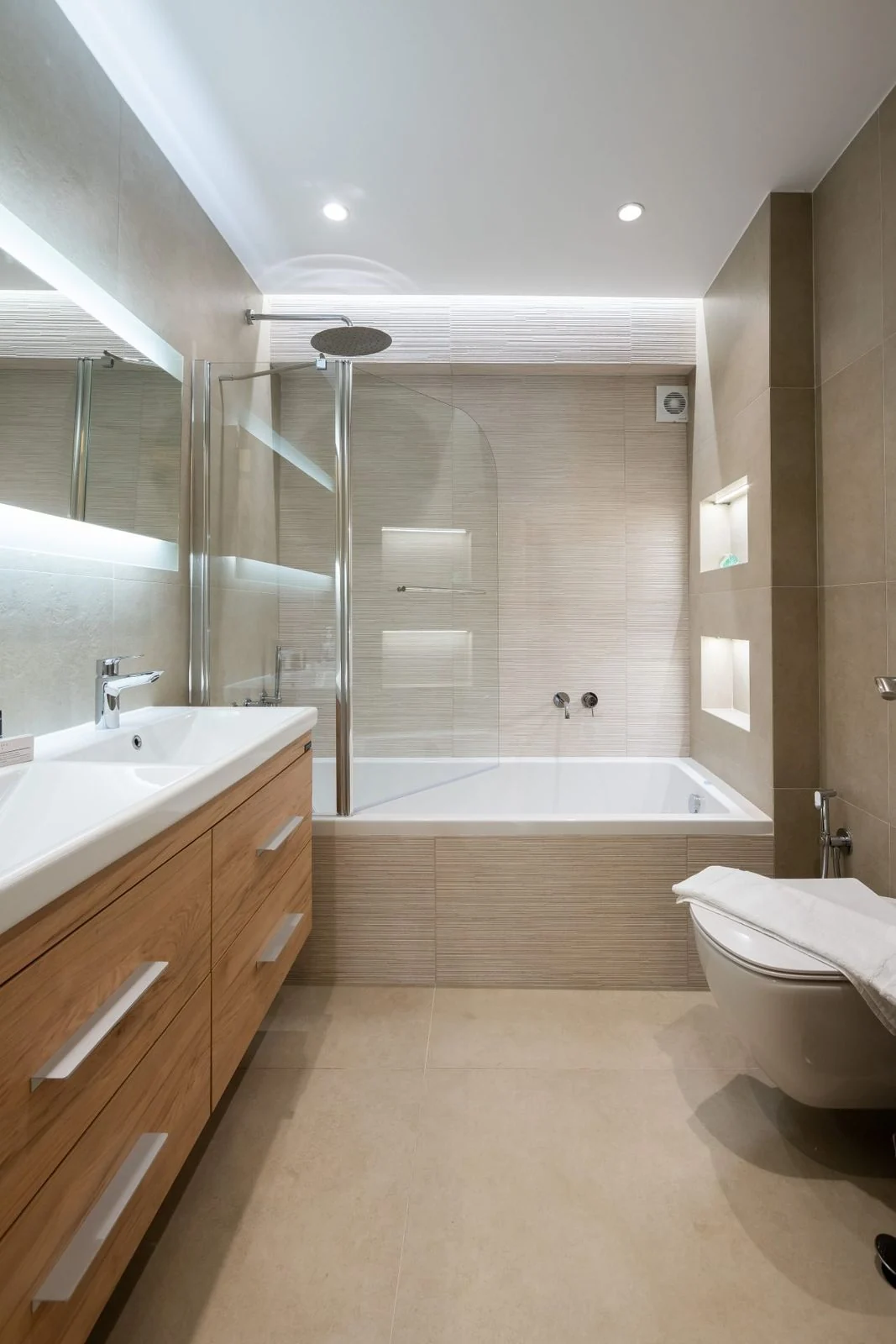 Bathroom with double vanity, Palaio Faliro apartment