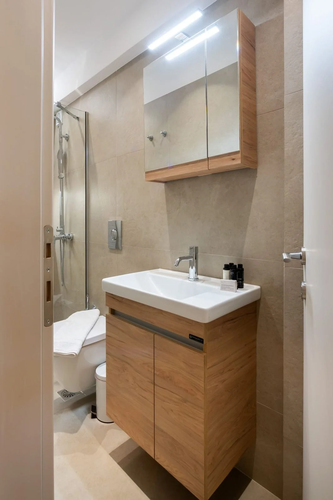 Guest bathroom, Palaio Faliro apartment
