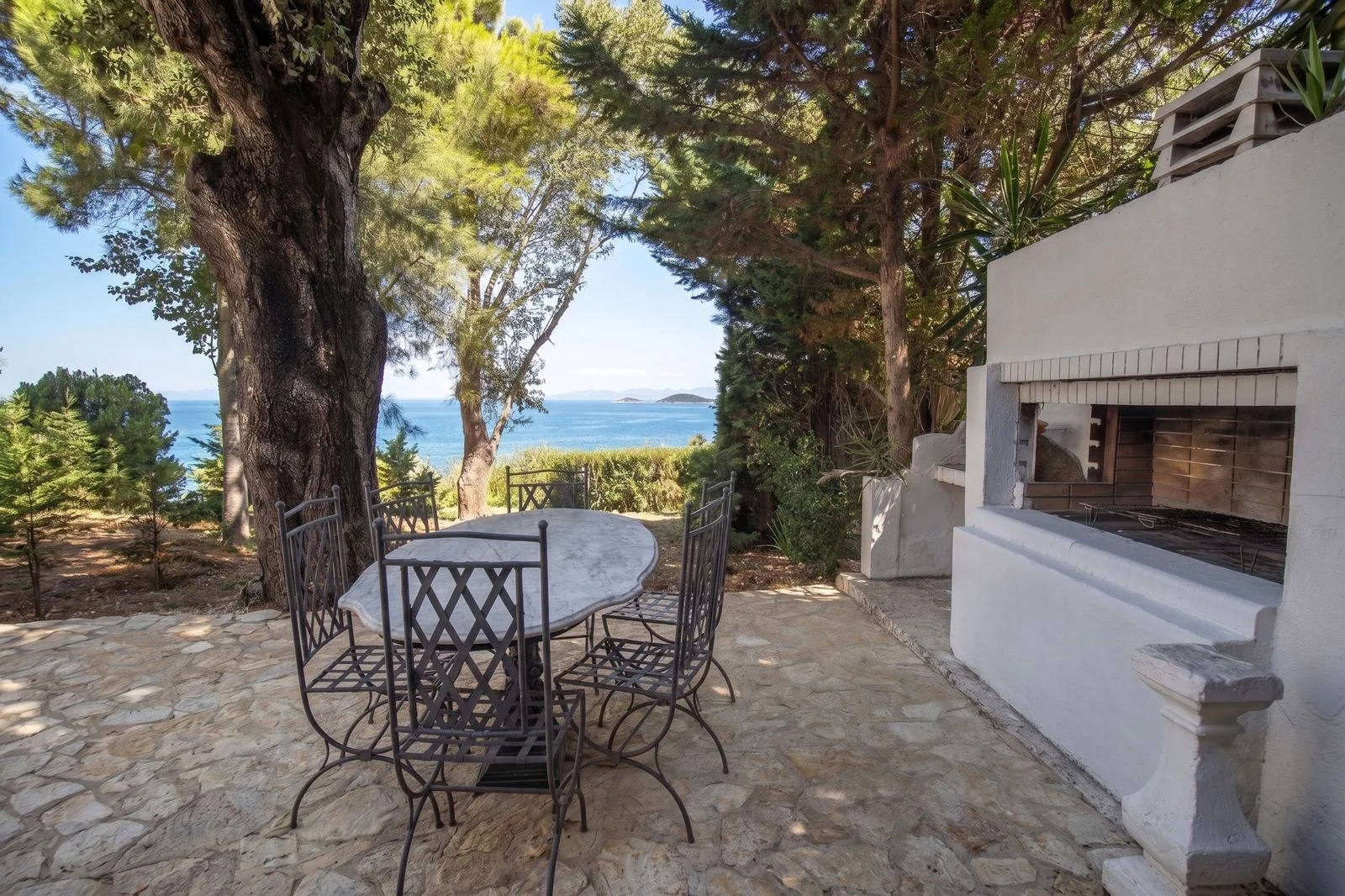 Garden terrace with barbecue, Corfu villa